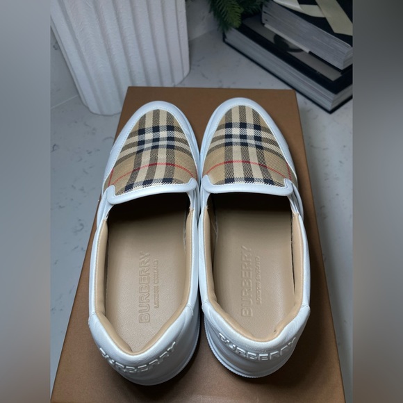 Authentic Burberry Beige Slip-On
Size: 36.5 - Picture 3 of 6